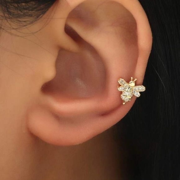 Jewelry - 🔥LAST ONE🔥 Dainty CZ Honeybee Ear Cuff, 16k Gold